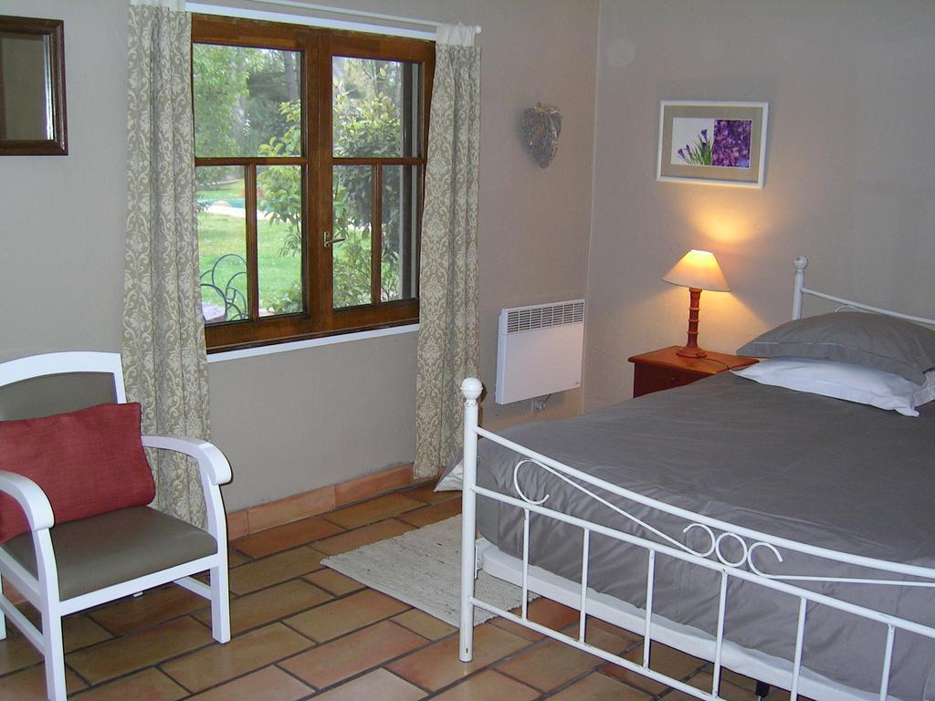 Mas La Provence Bed & Breakfast L'Isle-sur-la-Sorgue Room photo