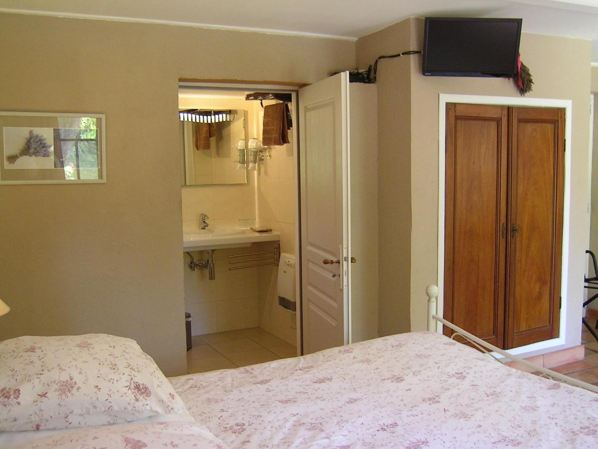 Mas La Provence Bed & Breakfast L'Isle-sur-la-Sorgue Room photo